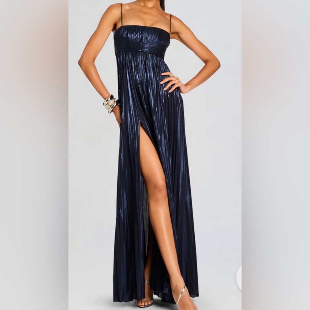 Elegant Navy Blue Evening Gown
